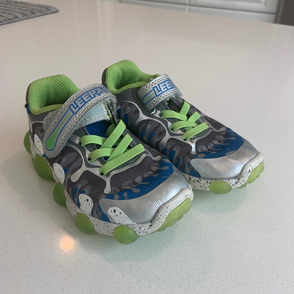 Leepz Stride Rite size 7 light up sneakers